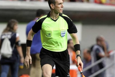 Arbitragem na Copa: Brasileiros estreiam bem e com presença de assistente carioca!