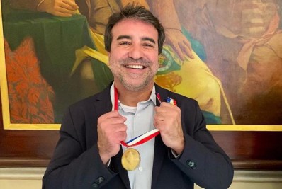 Prefeito Jorge Miranda é homenageado e recebe Medalha Pedro Ernesto na Câmara do Rio