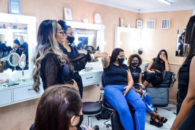 Nova técnica no mercado da beleza atrai profissionais em Caxias