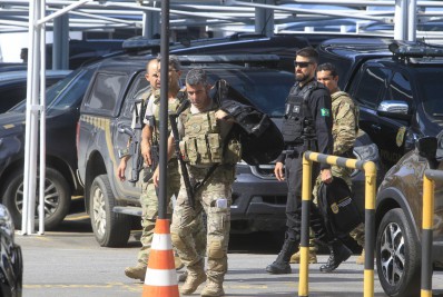 Mais quatro alvos de mandados de prisão da operação Smoke Free se apresentam à PF