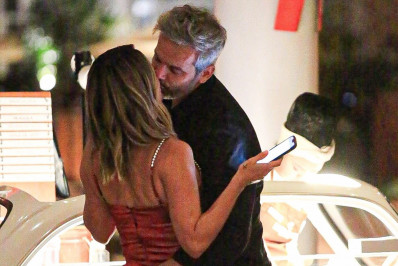 Flávia Alessandra e Otaviano Costa beijam muito em passeio no Rio