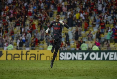 Estoril volta a querer Hugo Souza, do Flamengo, e reativa negociação