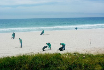 Prefeitura de Araruama realiza mutirão de limpeza nas orlas de Praia Seca