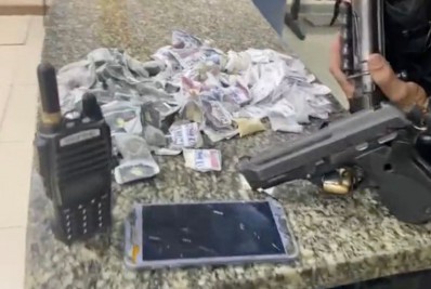 Polícia apreende pistola, drogas e rádio transmissor na Avenida Brasil nesta quarta
