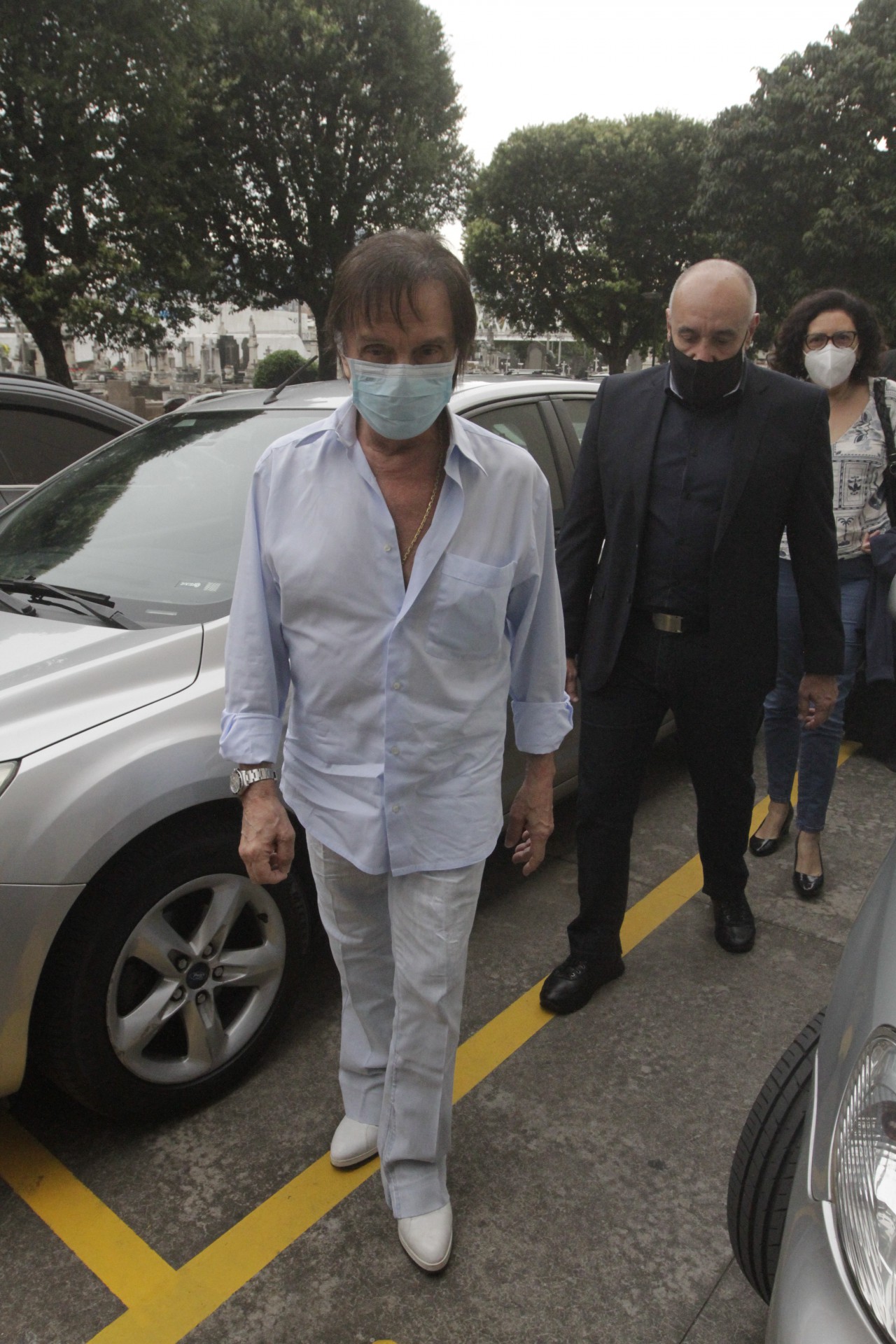 Velório do cantor e compositor Erasmo Carlos no Cemiterio Memorial do Carmo, nesta quarta-feira(23). Na foto: o cantor e compositor Roberto Carlos - Marcos Porto/Agencia O Dia