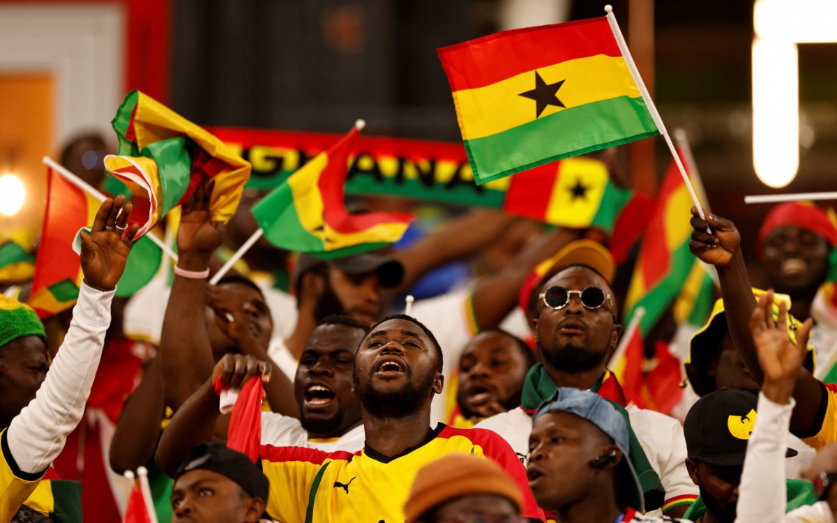 Torcida de Gana compareceu no Est&aacute;dio 974, em Doha, no Catar