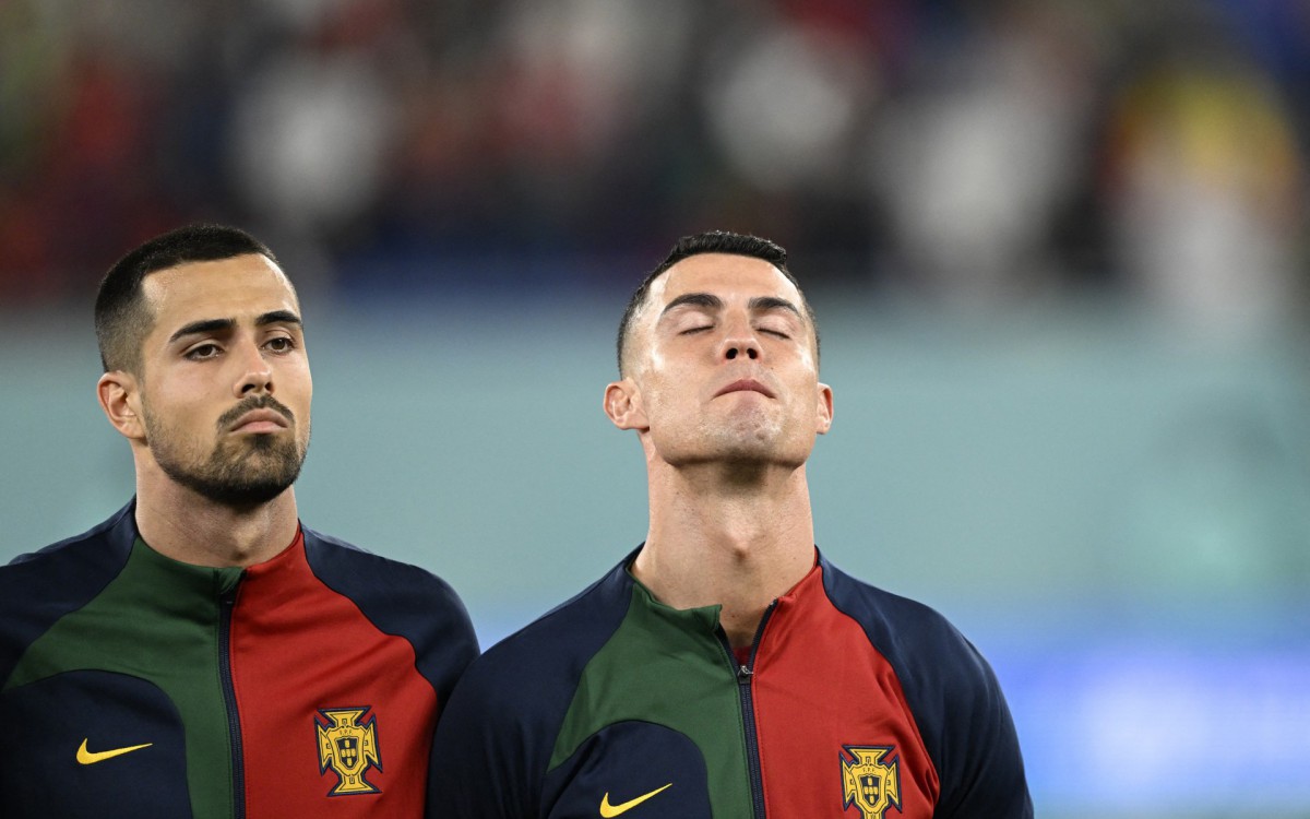 Em sua quinta Copa do Mundo, Cristiano Ronaldo se emocionou durante o hino de Portugal