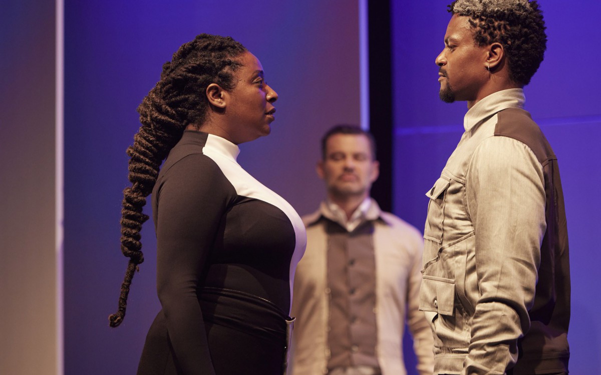 Dani Ornellas, David Júnior e Carmo Dalla Vecchia contracenam em '12 Anos ou A Memória da Queda' - Divulgação/Ale Catan