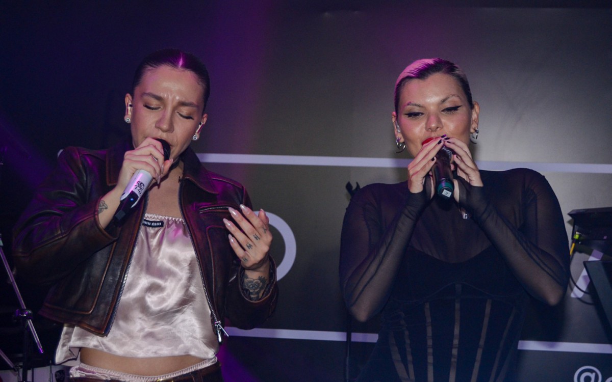 Priscilla Alc&acirc;ntara e Duda Beat fazem pocket show em evento