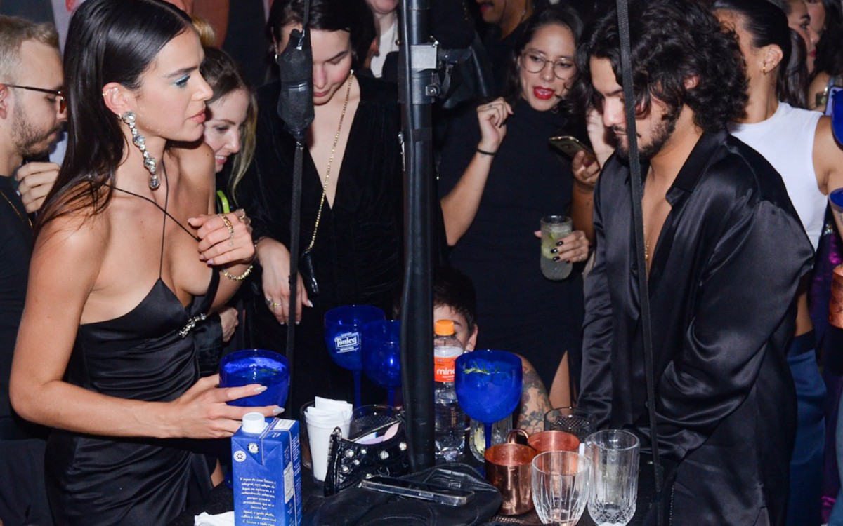  Bruna Marquezine e Xolo Maridue&ntilde;a se divertem durante evento em S&atilde;o Paulo