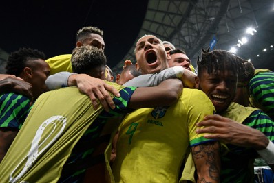 Richarlison brilha, e Brasil começa a Copa do Mundo com vitória sobre a Sérvia