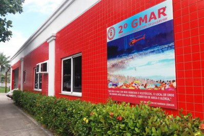 Cinco homens ficam feridos após acidente com parapente na Praia da Reserva