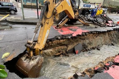 Após asfalto ceder e abrir cratera, via interditada na Zona Norte terá trecho bloqueado