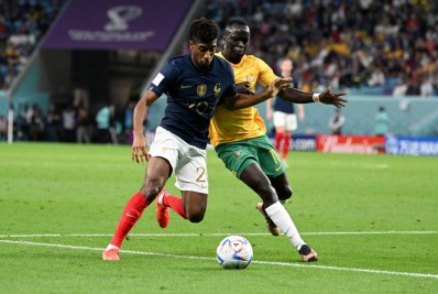 Coman sente dores musculares em treino da França e preocupa