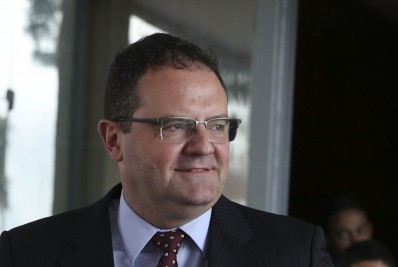 Ministro da Economia oferece equipe para transição, diz Barbosa