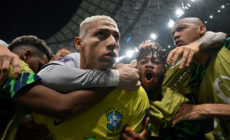 Após susto, Tite tranquiliza a torcida: 'O Neymar vai jogar a Copa