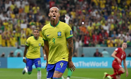 Após susto, Tite tranquiliza a torcida: 'O Neymar vai jogar a Copa
