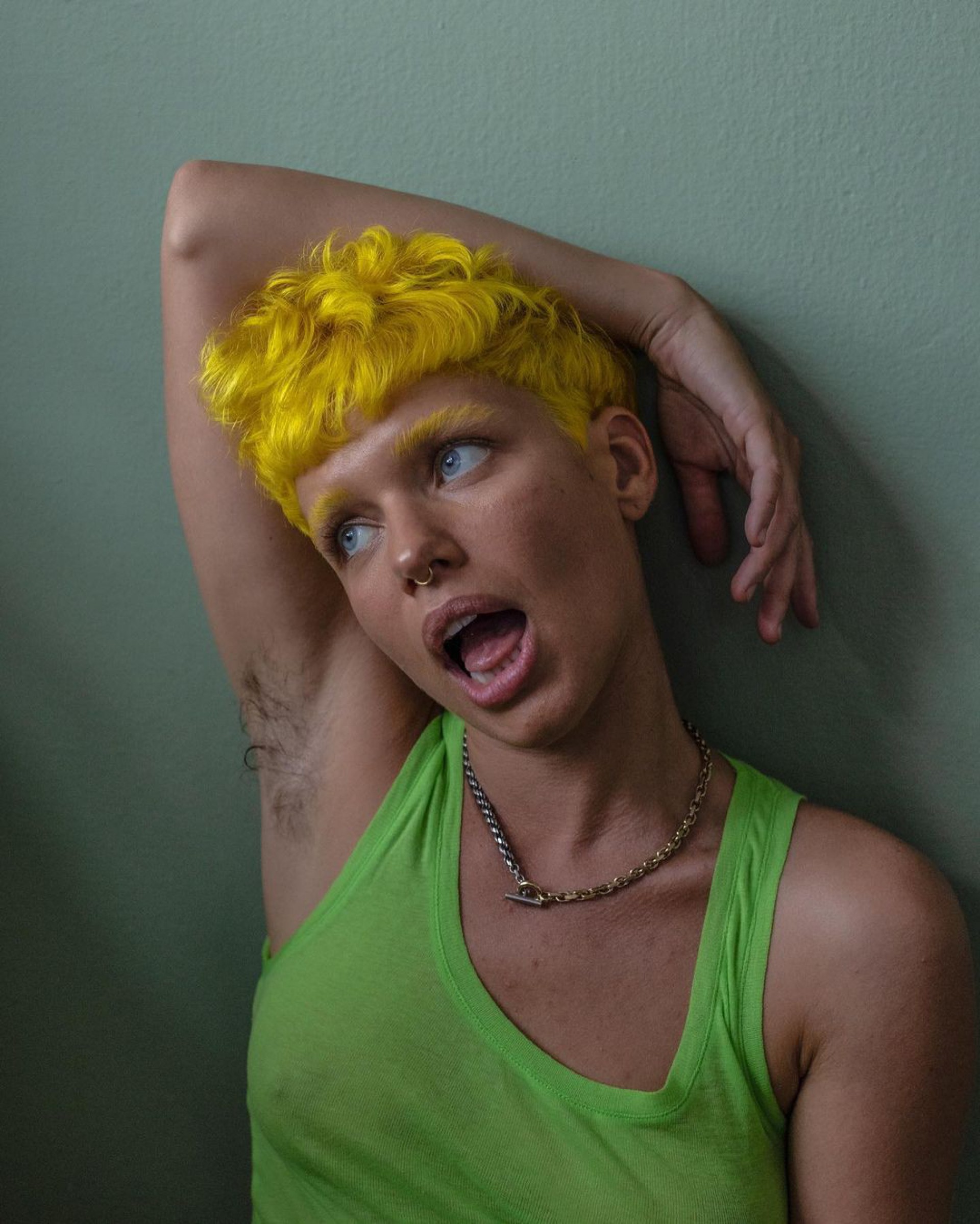Bruna Linzmeyer pinta cabelo e sobrancelhas de amarelo para torcer pelo Brasil em estreia na Copa do Mundo - Reprodução/Instagram