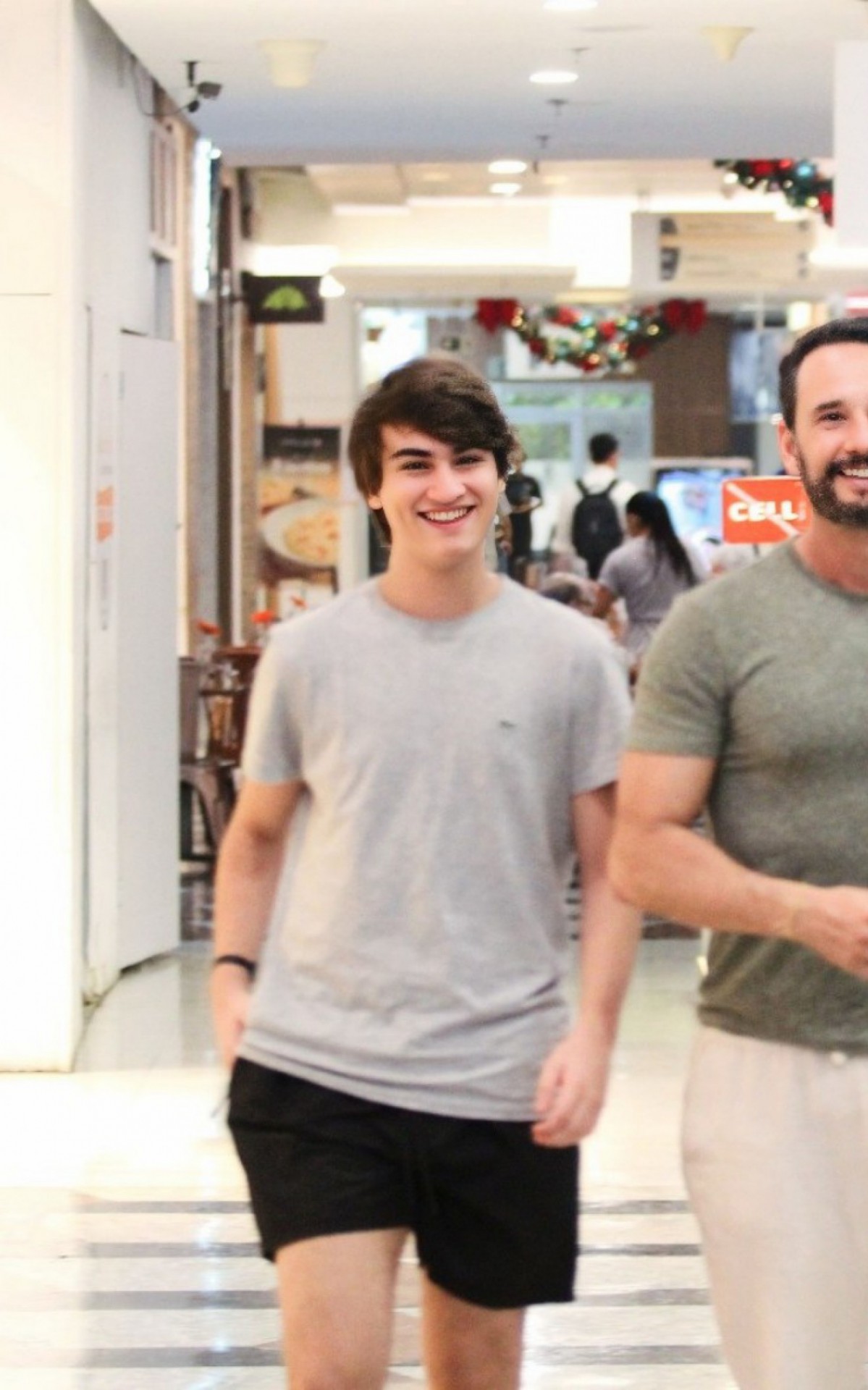 Rodrigo Santoro com o sobrinho Frederico Ant&ocirc;nio