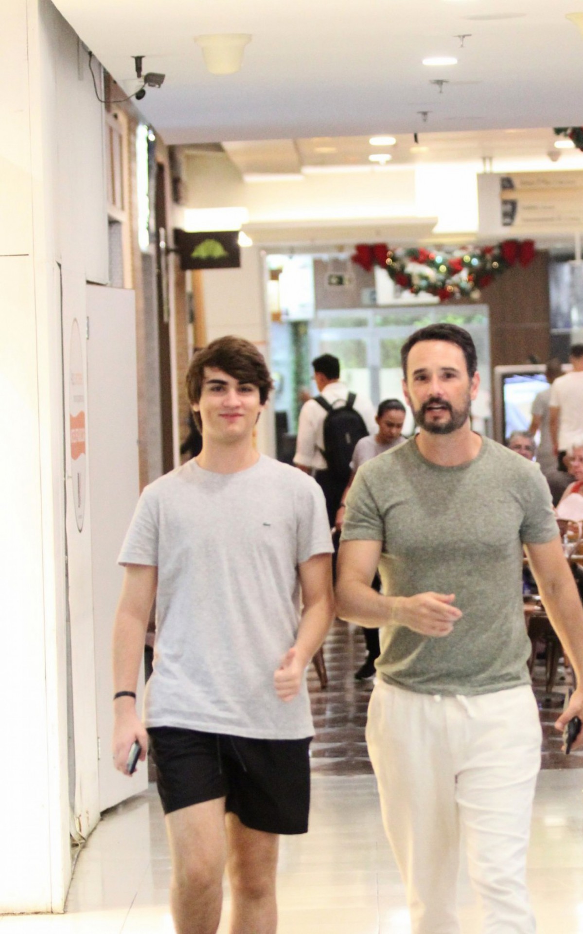 Rodrigo Santoro com o sobrinho Frederico Ant&ocirc;nio