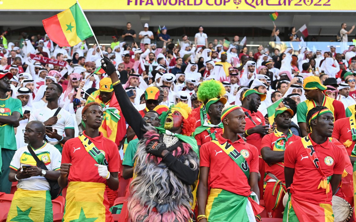 Torcida de Senegal marcou presen&ccedil;a na partida contra o Catar
