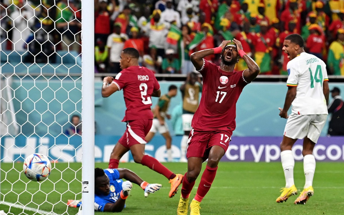 Mendy deixou os jogadores do Catar em choque com suas defesas - AFP