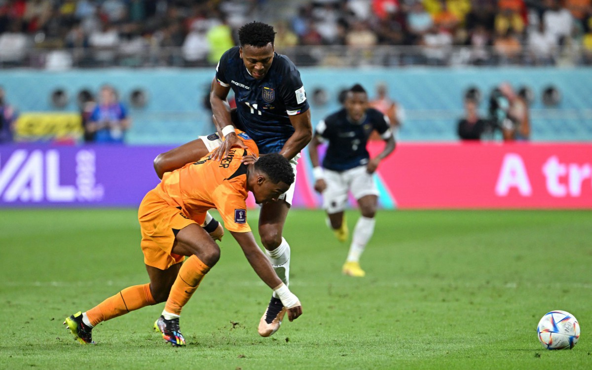 Holanda e Equador se enfrentaram nesta sexta-feira