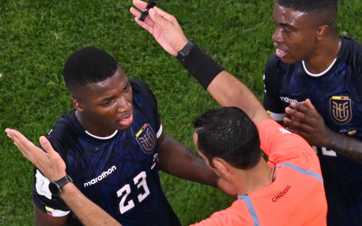 Holanda e Equador se enfrentaram nesta sexta-feira