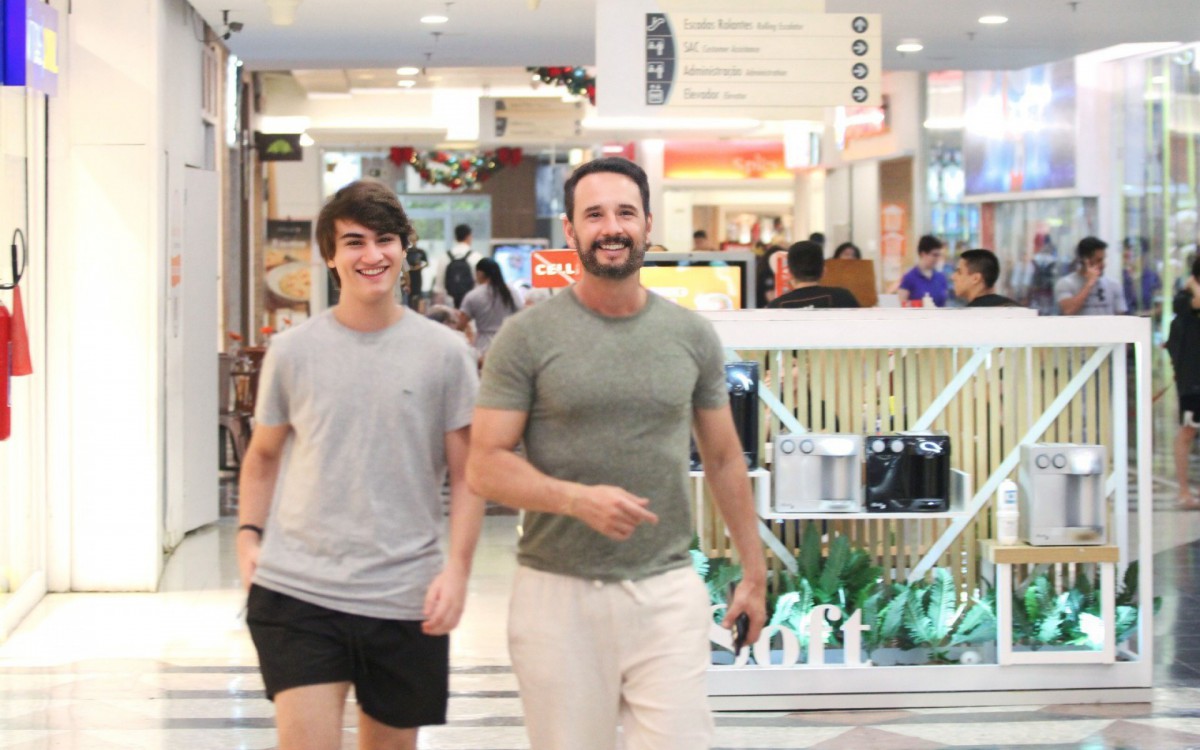 Rodrigo Santoro com o sobrinho Frederico Antônio - Foto: Adão/AgNews