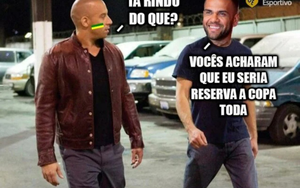 Possível titularidade de Daniel Alves rende memes na Web - Reprodução