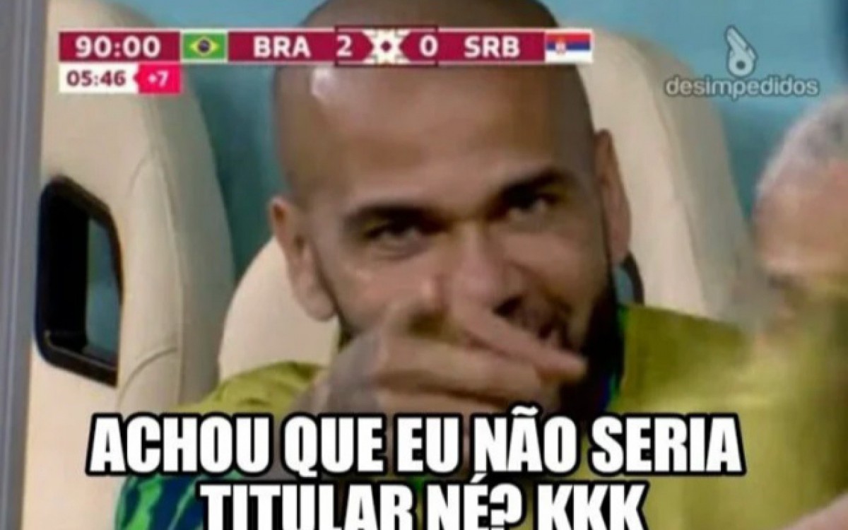 Possível entrada de Dani Alves no lugar de Danilo vira piada na 