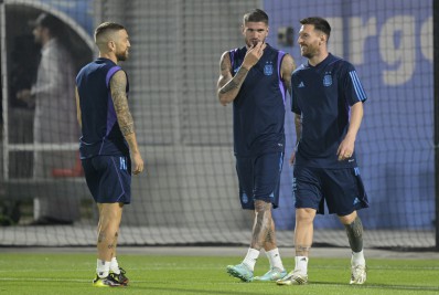 Sorridente, Messi treina normalmente e está confirmado para 'final' da Argentina contra o México