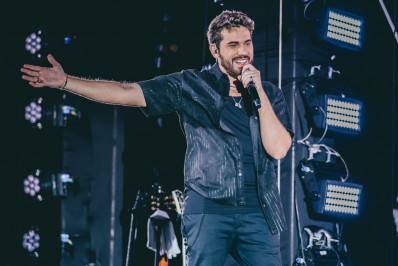 Gustavo Mioto celebra novo trabalho e brinca sobre o sucesso com a mulherada