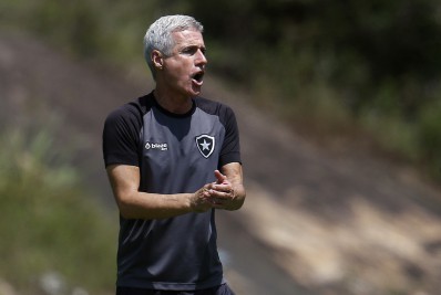 Luís Castro destaca importância de Roberto Dinamite para o futebol brasileiro: 'Deixou um legado muito importante'