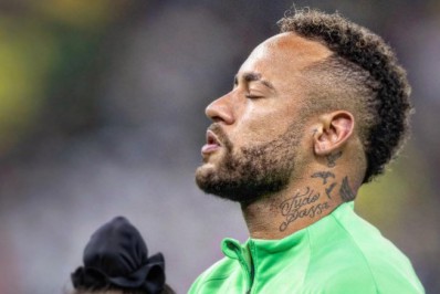 Famosos se solidarizam com Neymar após lesão no tornozelo