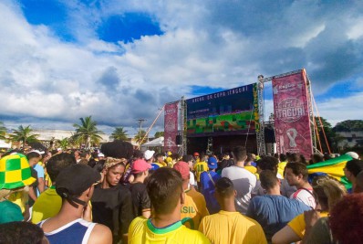 Copa 2022: Torcedores assistem ao jogo do Brasil em Telão no Parque Municipal de Itaguaí