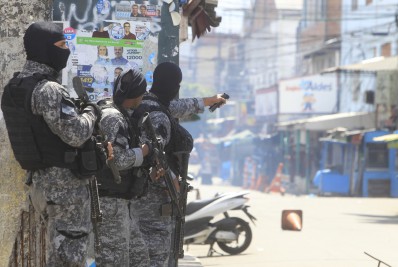 A operação e manifestação no Complexo da Maré em 15 imagens