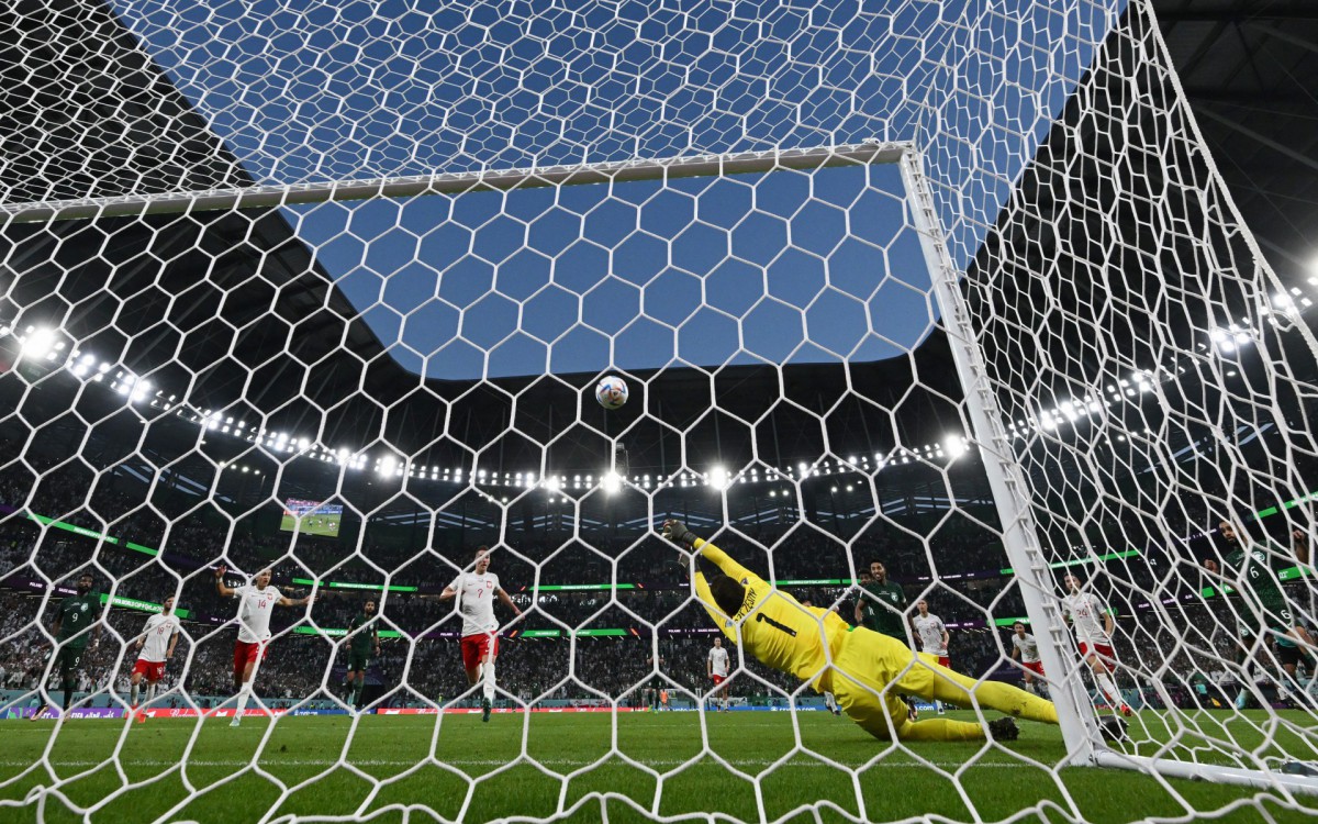 Pol&ocirc;nia e Ar&aacute;bia Saudita fizeram jogo animado pelo Grupo C da Copa do Mundo