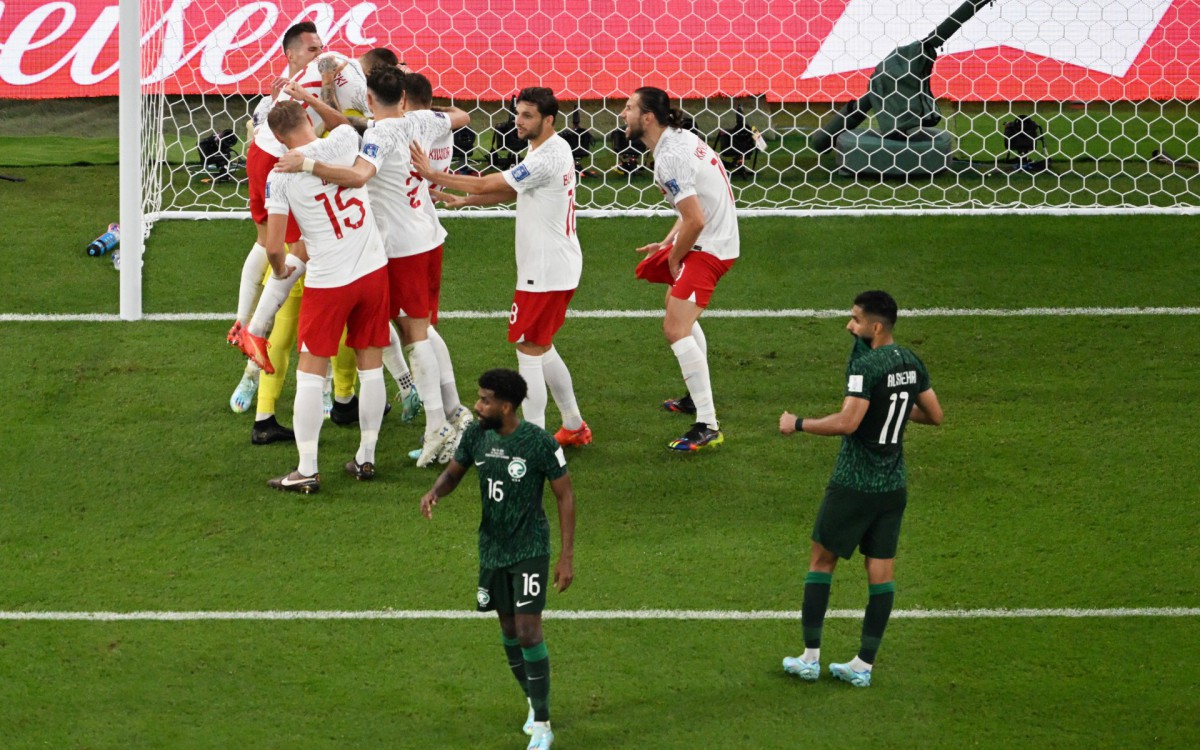 Pol&ocirc;nia e Ar&aacute;bia Saudita fizeram jogo animado pelo Grupo C da Copa do Mundo