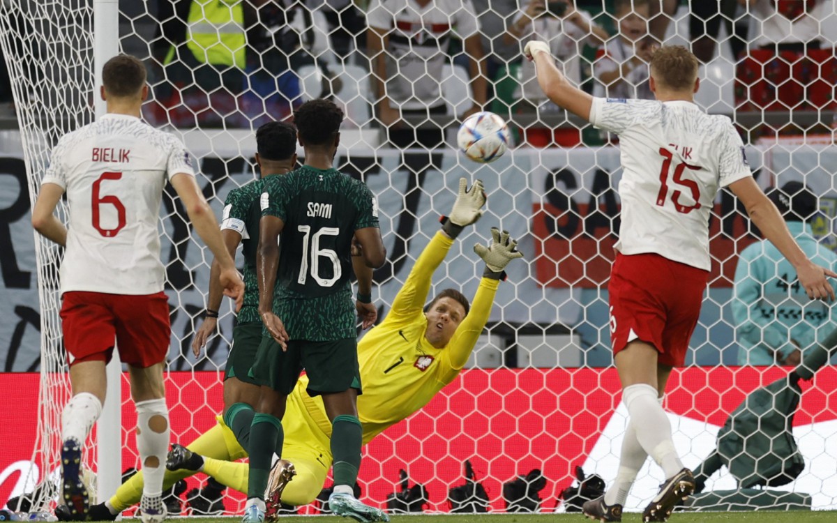 Polônia e Arábia Saudita fizeram jogo animado pelo Grupo C da Copa do Mundo - AFP