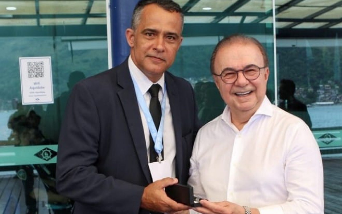 Renato Almeida (E) prefeito Fernando Jord&atilde;o(D)