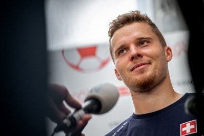 Zagueiro da Suíça afirma que ausência de Neymar não o fará 'dormir melhor' antes de jogo contra o Brasil