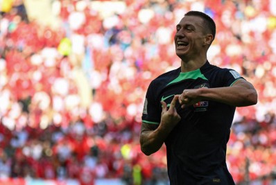 No estilo Cano, atacante da Austrália faz homenagem ao filho em gol contra a Tunísia