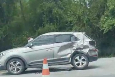 Rio-Santos colisão entre carro e moto no Frade
