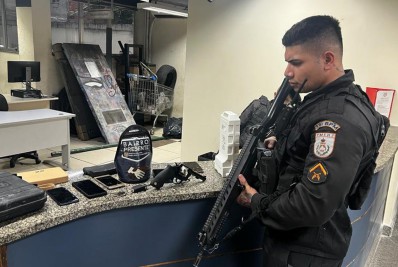 PM e Segurança Presente prendem dois assaltantes com arma e celulares roubados em Belford Roxo