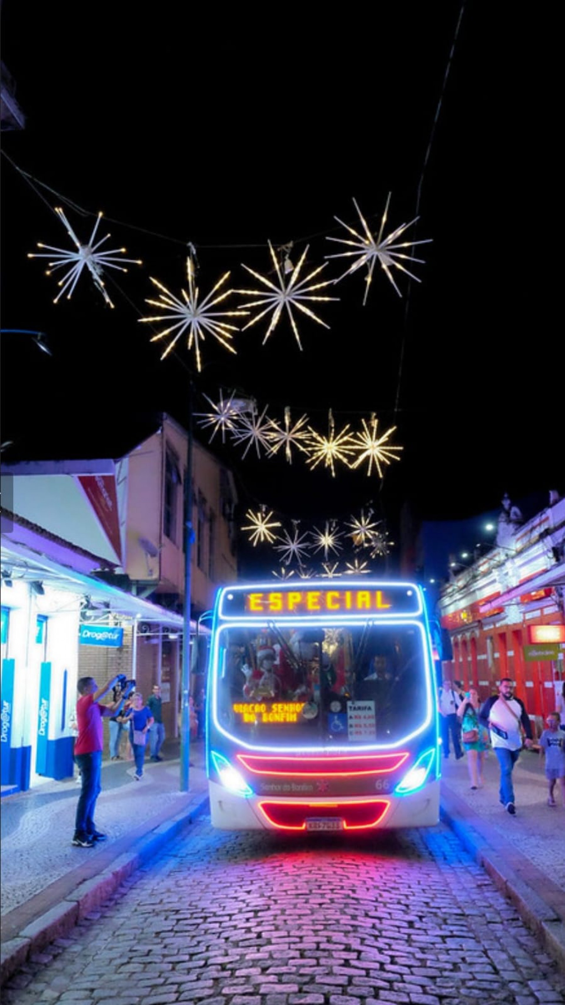 Esp&iacute;rito Natalino no coletivo. - Divulga&ccedil;&atilde;o/PMAR