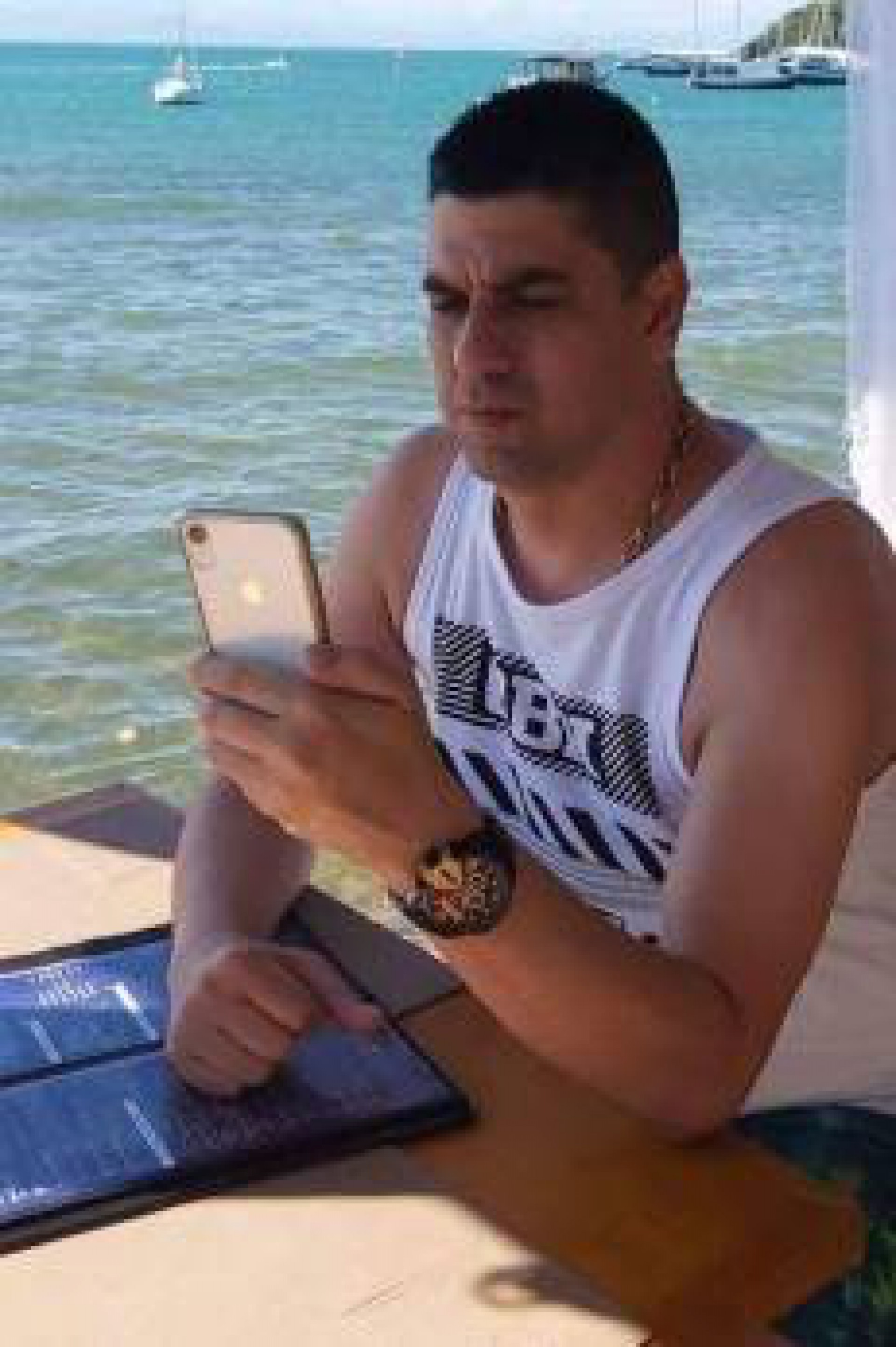 Jefferson foi atingido por diversos disparos enquanto saía do supermercado