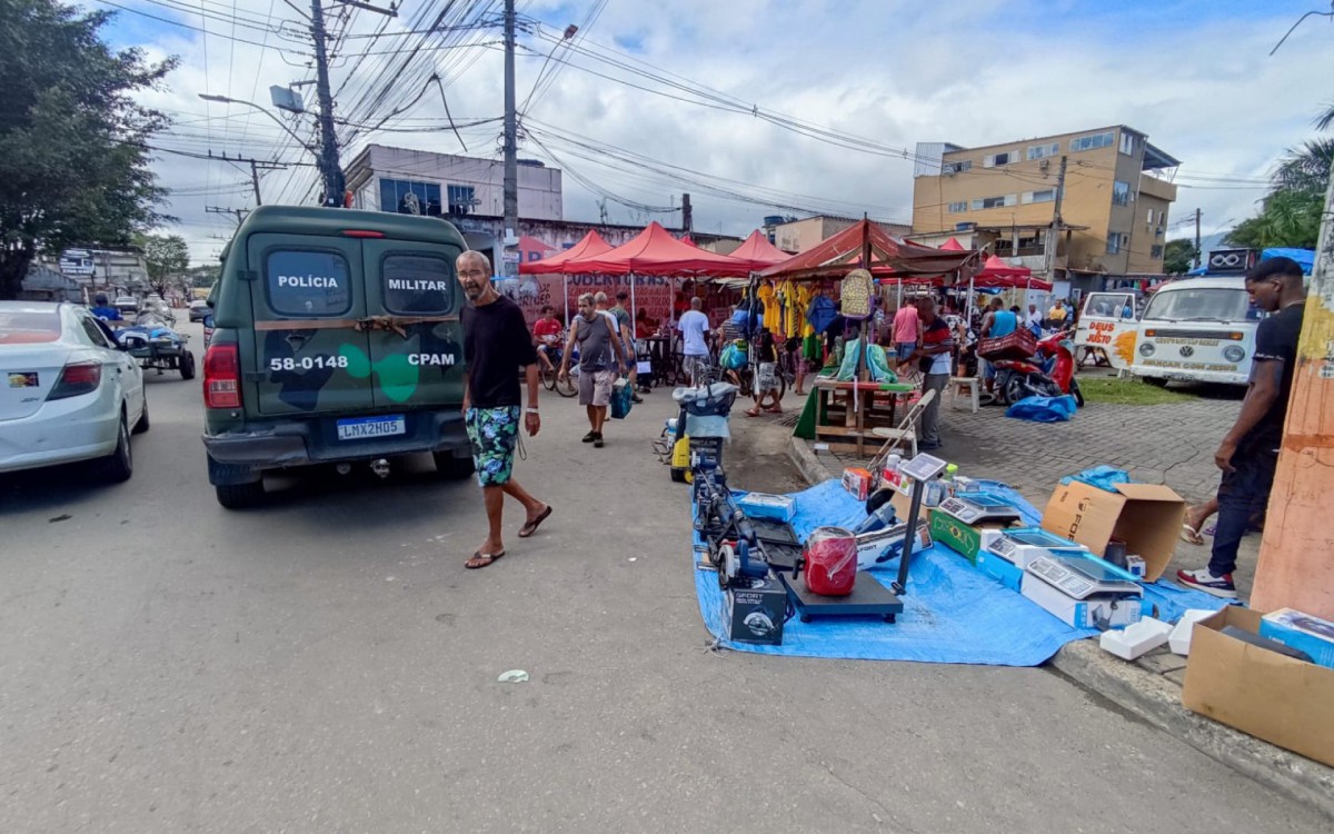 Os policiais militares do CPAM atuaram na tradicional Feira de Areia Branca
