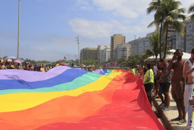 País precisa de norma nacional para políticas LGBTQIA+, diz secretária
