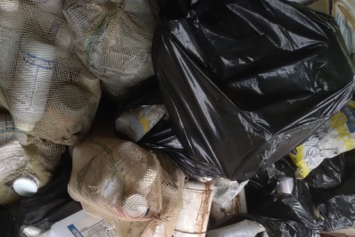 Prefeitura recolhe mais de mil embalagens vazias de agrotóxicos em Magé